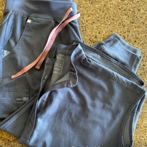 Figs heather denim set. Rafaela top in medium and Zamora joggers in XL - Picture 7 of 7